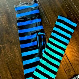 K.Deer Leggings in shades of blue! Size Small Long